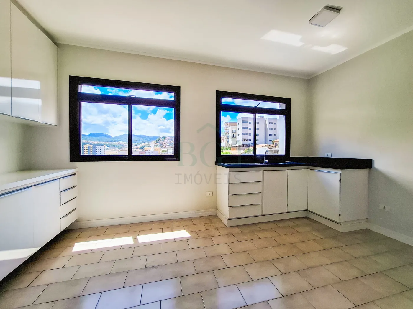 Apartamento para alugar com 2 quartos, 125m² - Foto 13