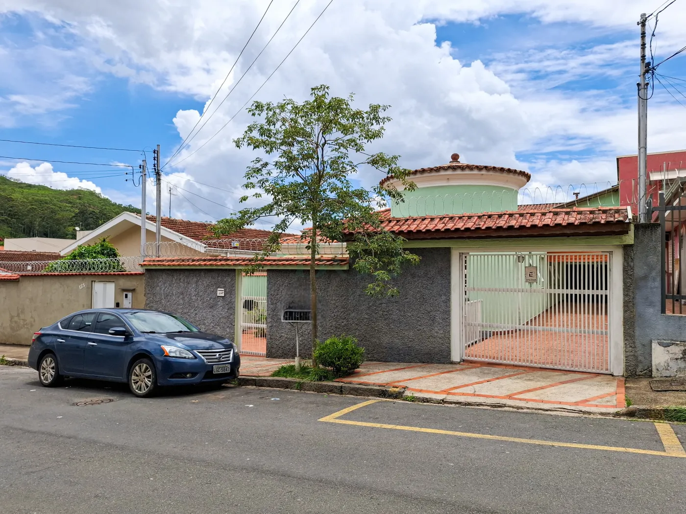 Casa para alugar com 5 quartos, 193m² - Foto 1