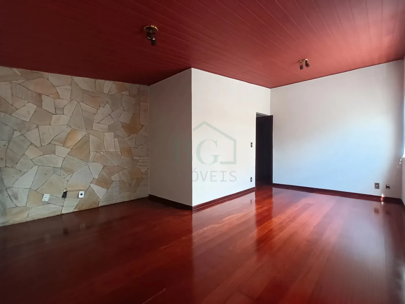 Casa à venda com 2 quartos, 130m² - Foto 2