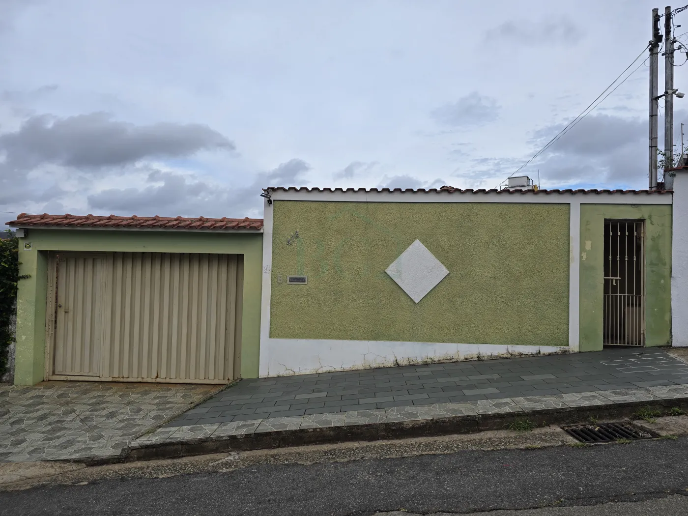 Casa à venda com 2 quartos, 100m² - Foto 1