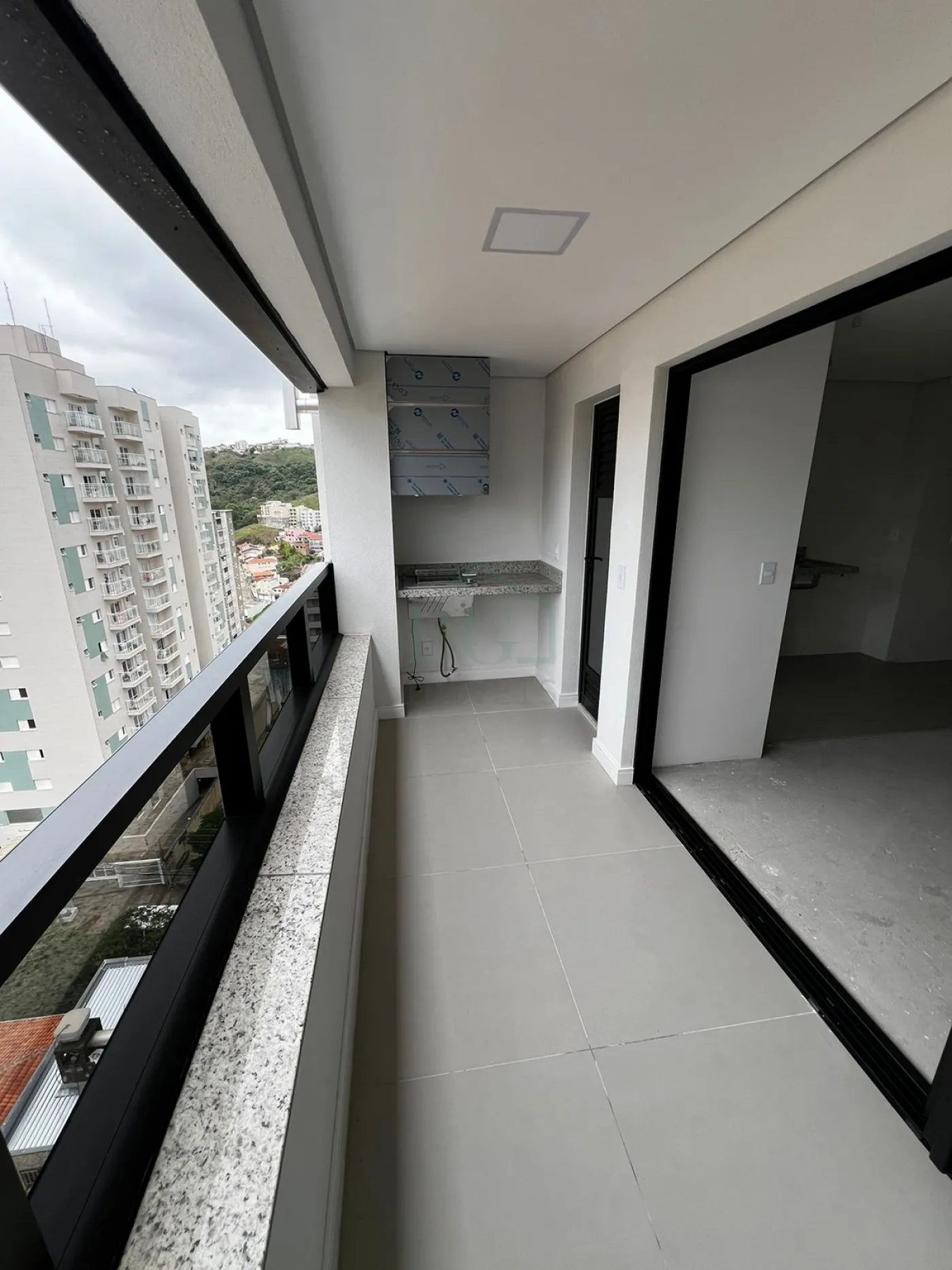 Apartamento à venda com 2 quartos, 76m² - Foto 4