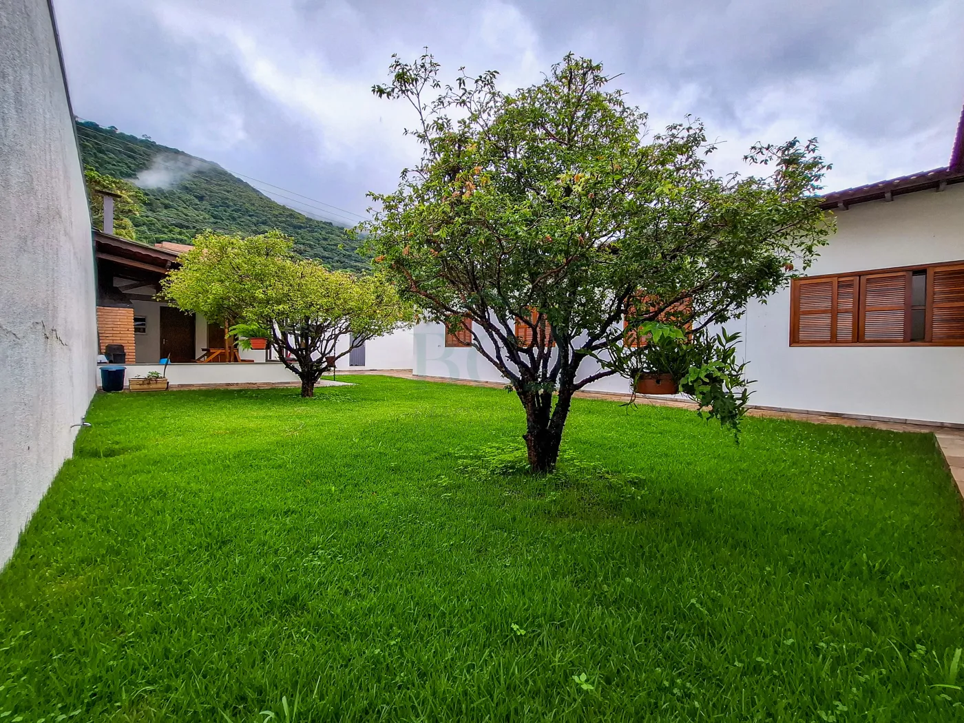 Casa para alugar com 4 quartos, 200m² - Foto 31