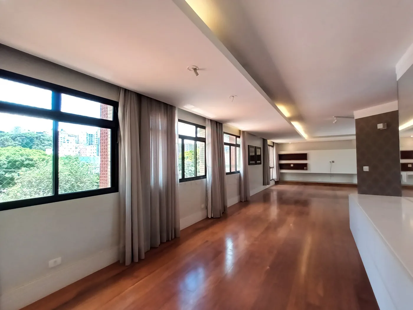 Apartamento à venda com 4 quartos, 217m² - Foto 5