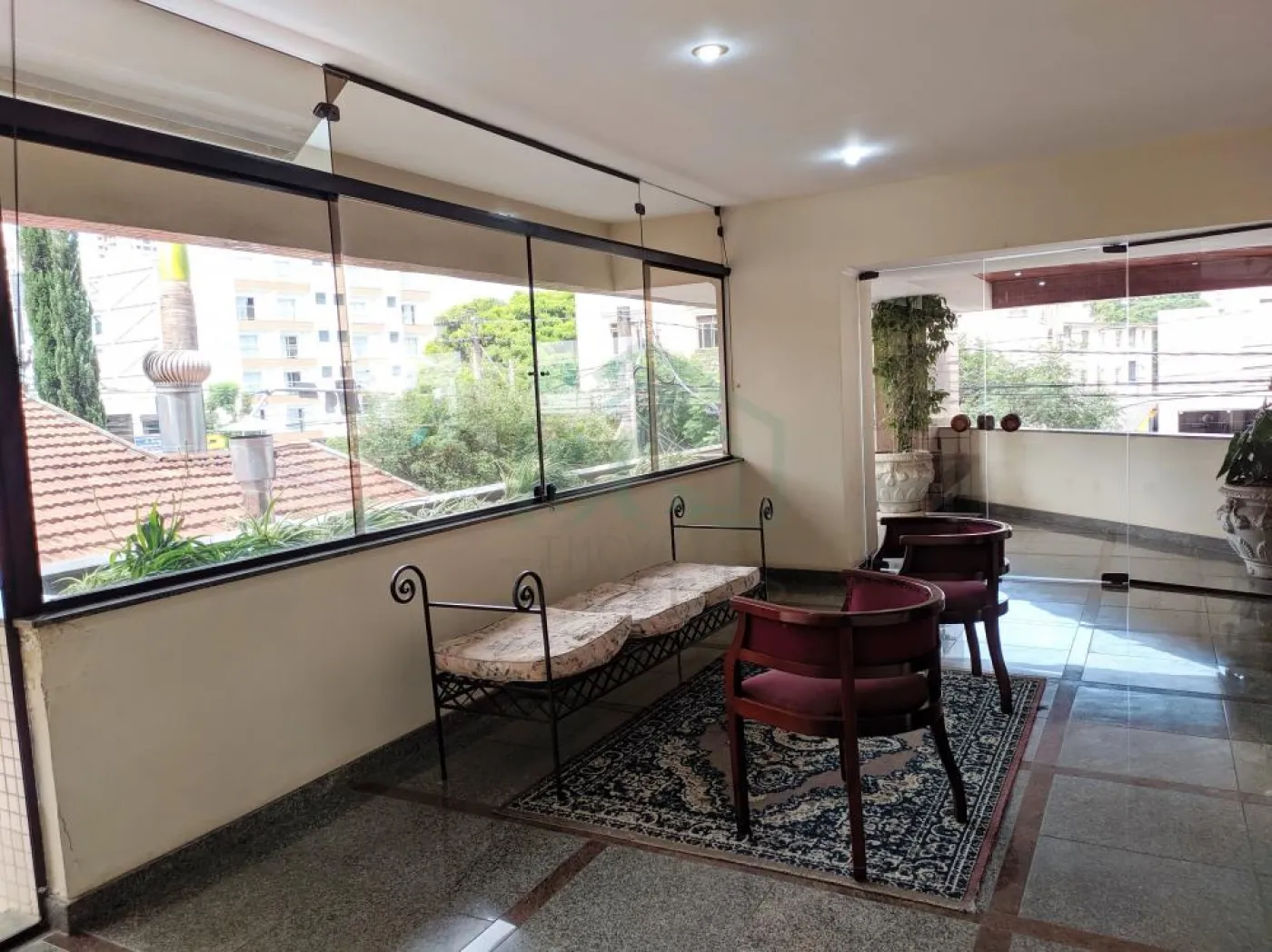 Apartamento à venda com 4 quartos, 217m² - Foto 2