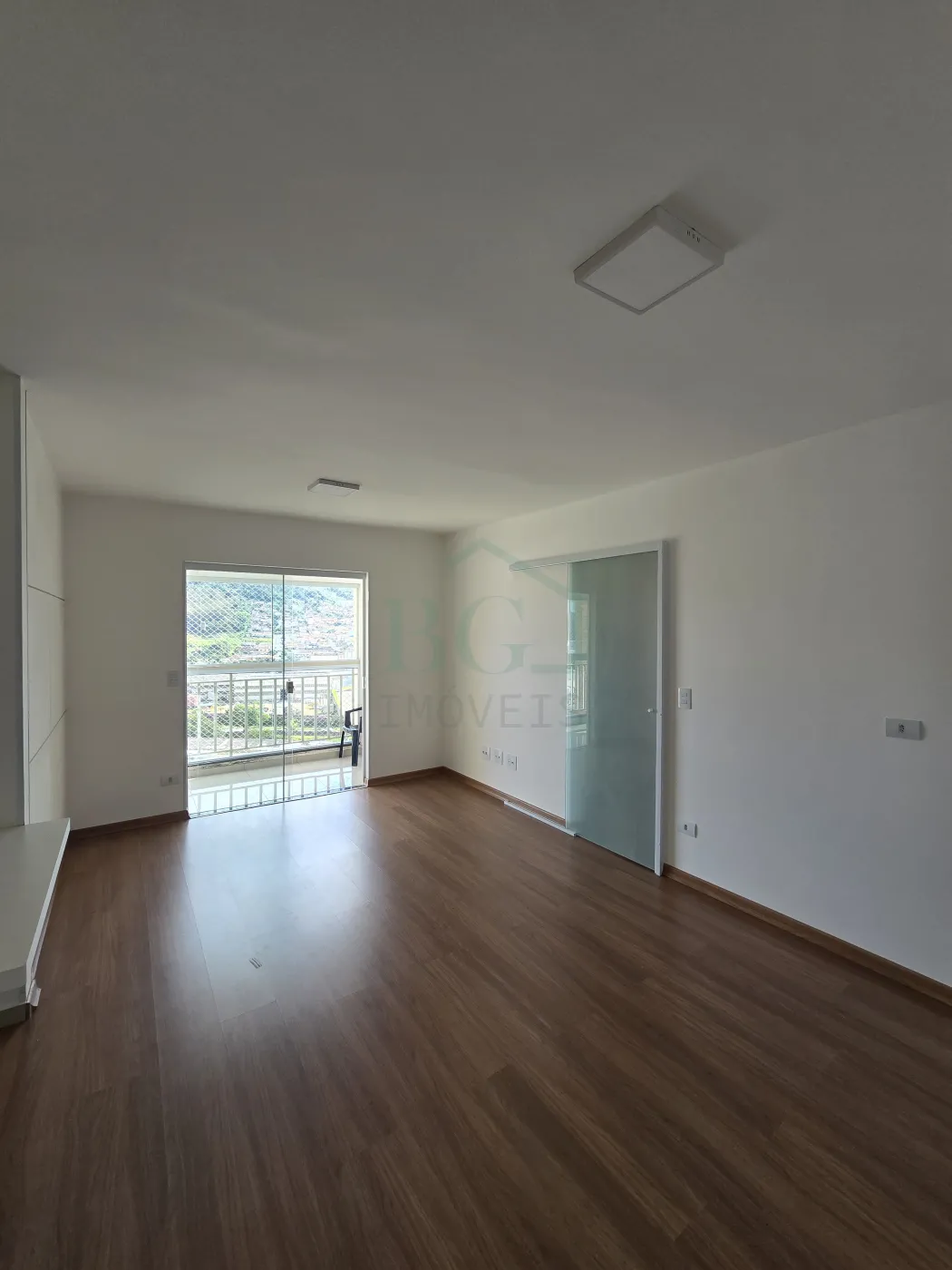 Apartamento à venda com 2 quartos, 77m² - Foto 3